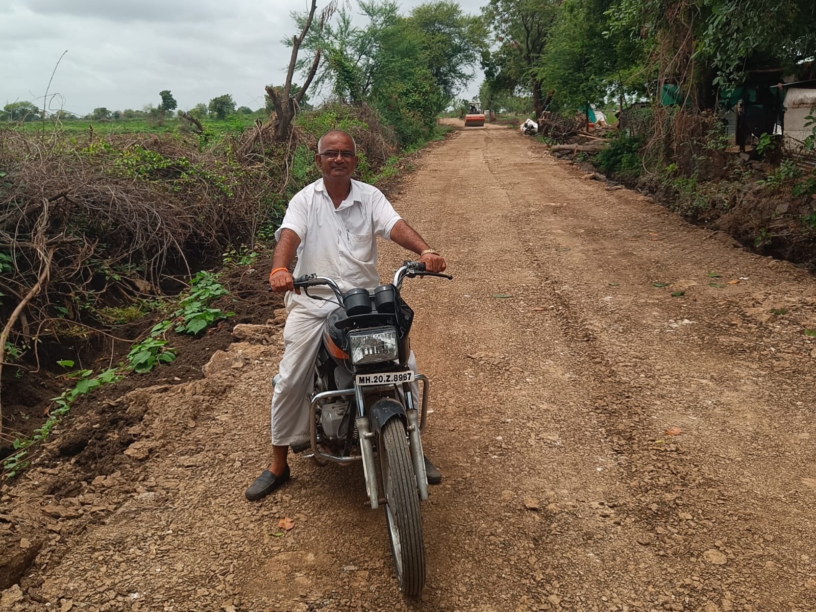 आठवणी फोटो — आभार फाऊंडेशन (Paaba005 — Photo memory)