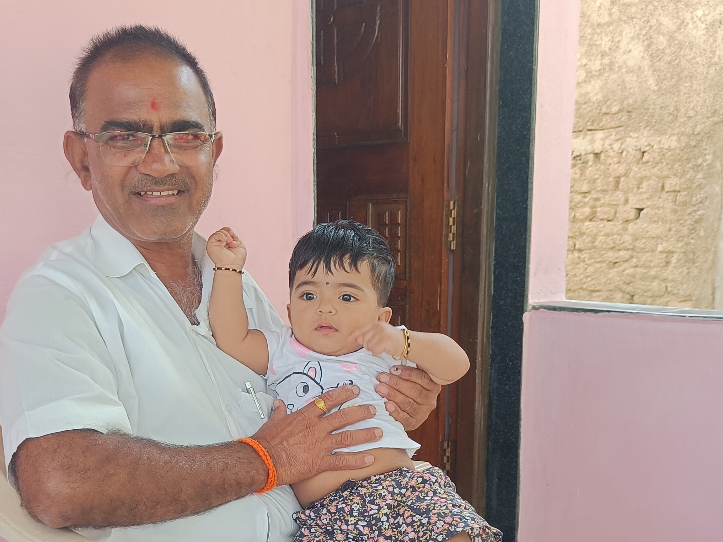 आठवणी फोटो — आभार फाऊंडेशन (Paaba036 — Photo memory)